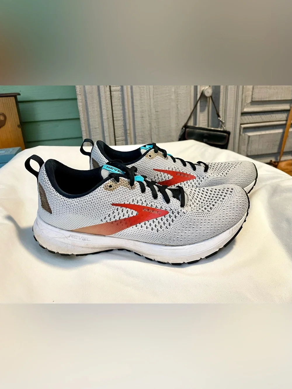 Brooks Revel 4 Running Shoes-Athletic/Sneaker/Lightweight-White-Red-Men Sz 7.5